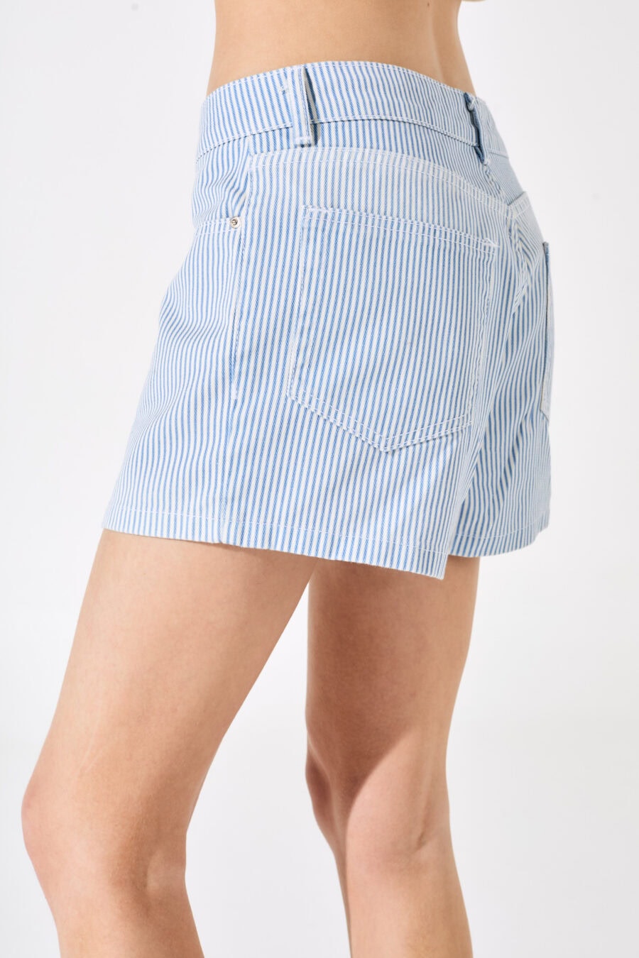 Short 12374 - Imagen 3