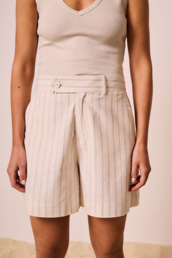 Short 26083