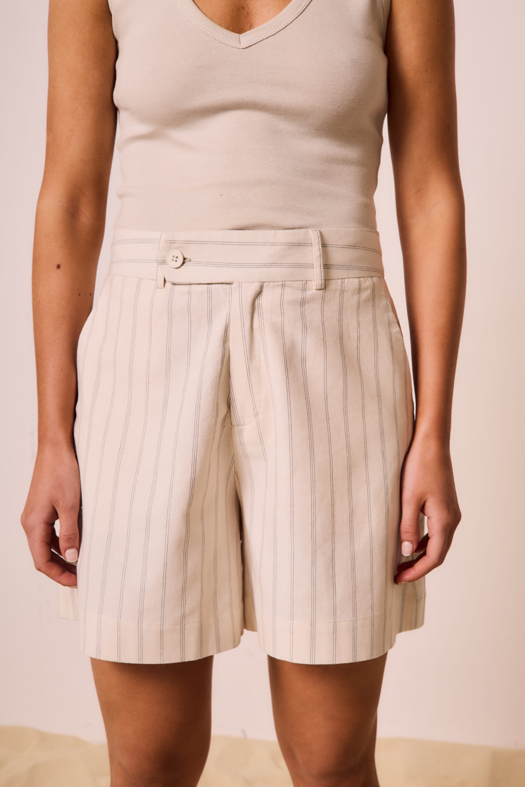 Short 26083